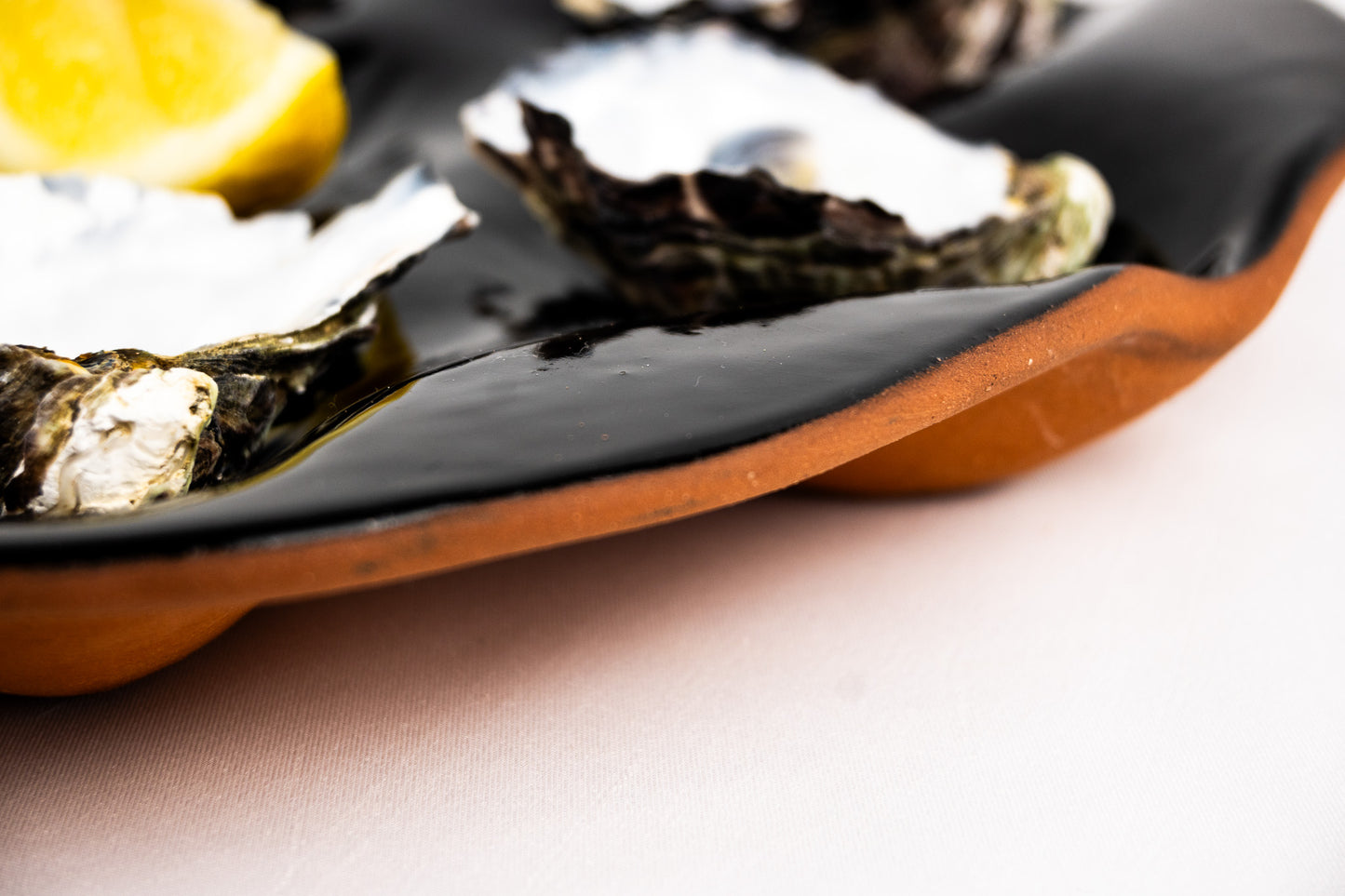 Oyster platter glossy black (6) 1/2 dozen